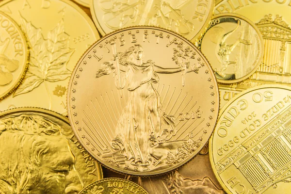 Стопка золотих монет — стокове фото