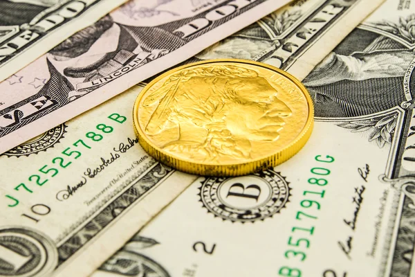 Amerikaanse dollar gesteund door goud — Stockfoto