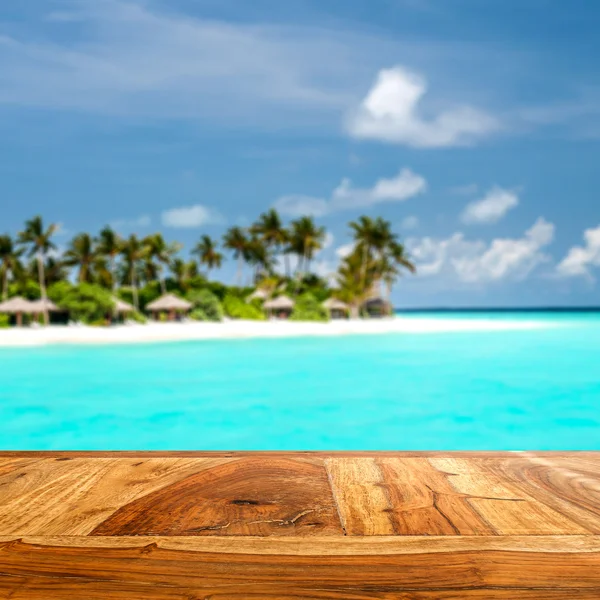 Combination of wooden front with blurred tropical island background — Stock Photo, Image