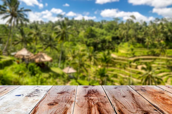 Combination of wooden front with blurred balinese tropical climate — Stock Photo, Image