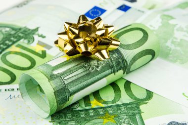 Euro banknot bir hediye olarak bağış
