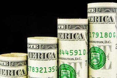 yükselen adımları bir Amerikan Doları banknot yapılan