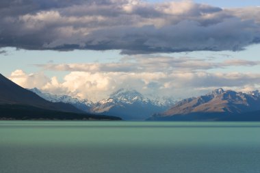 Siyah bulut lake Tekapo, South Island, Yeni Zelanda
