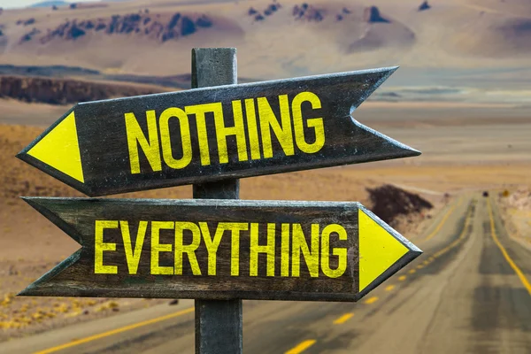 Nothing - Everything signpost — Stock Photo, Image