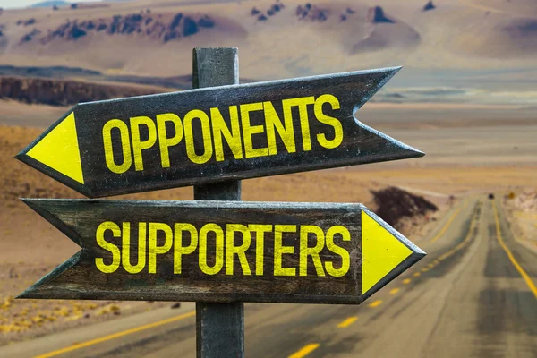 Opponents - Supporters signpost — Stock Photo, Image