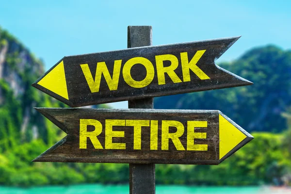 Работа - вывеска на пенсию — стоковое фото