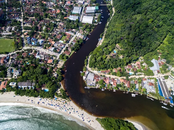 Екзотичний пляж в Бразилії — стокове фото