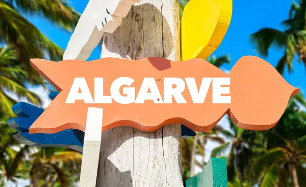 Algarve poste de sinalização de madeira — Fotografia de Stock