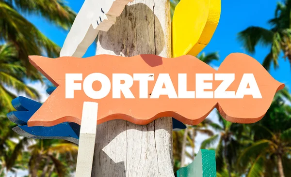 Fortaleza letrero de madera — Foto de Stock