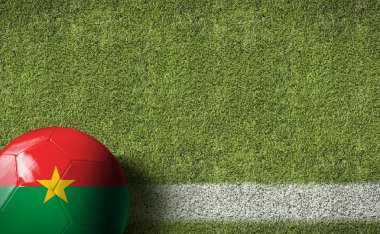 Bir futbol sahası içinde topa