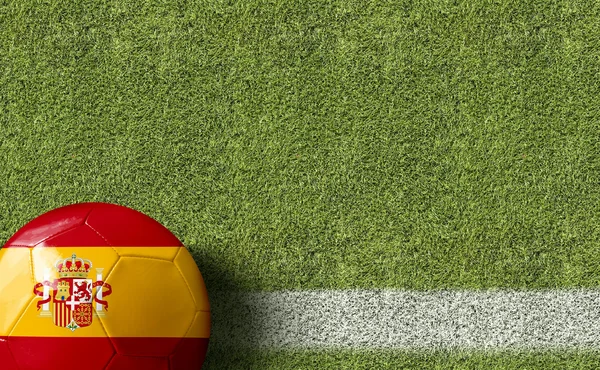 Bir futbol sahası içinde topa — Stok fotoğraf