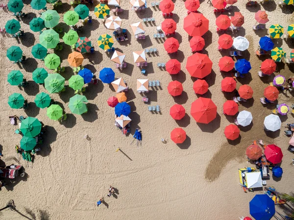 Sonnenschirme am Strand von Boa Viagem — Stockfoto