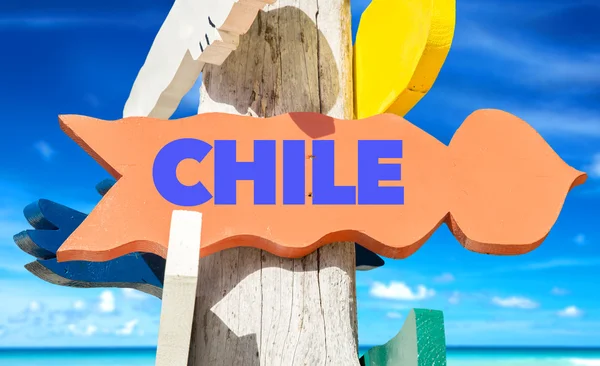 Chili wegwijzer met strand — Stockfoto