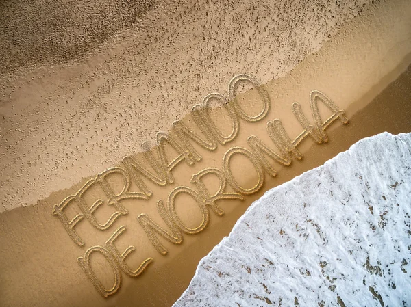 Fernando de Noronha escrito en la playa — Foto de Stock
