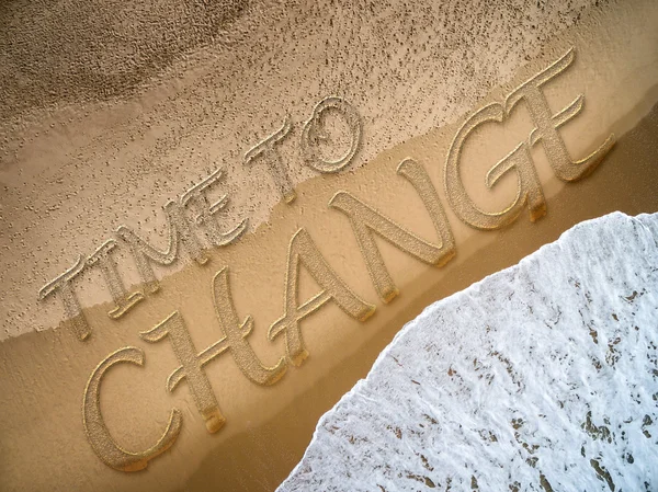 Tempo di cambiare scritto sulla spiaggia — Foto Stock