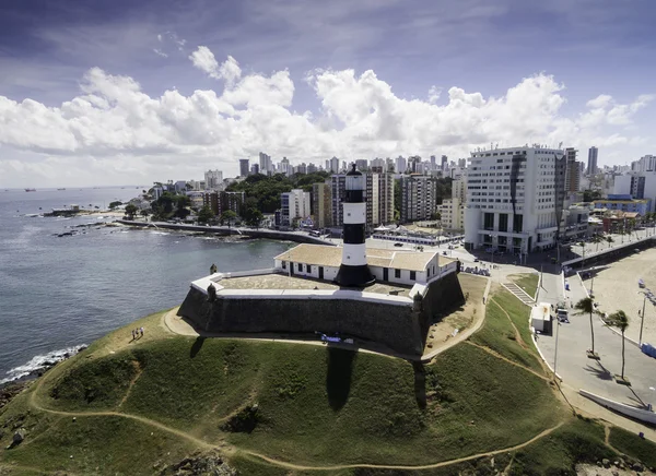 Farol da Barra e paisagem urbana de Salvador — Fotografia de Stock