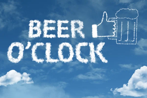 Bière O'Clock nuage mots avec ciel — Photo