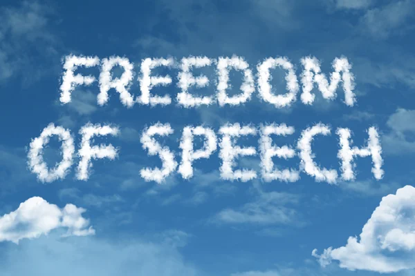 Vrijheid van meningsuiting wolk woorden met sky — Stockfoto