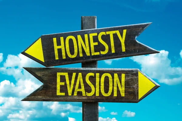 Honesty - Evasion crossroad — Stock Photo, Image