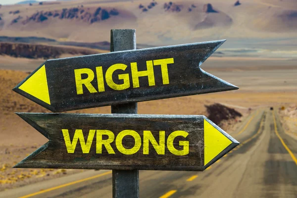 Right - Wrong crossroad — Stock Photo, Image