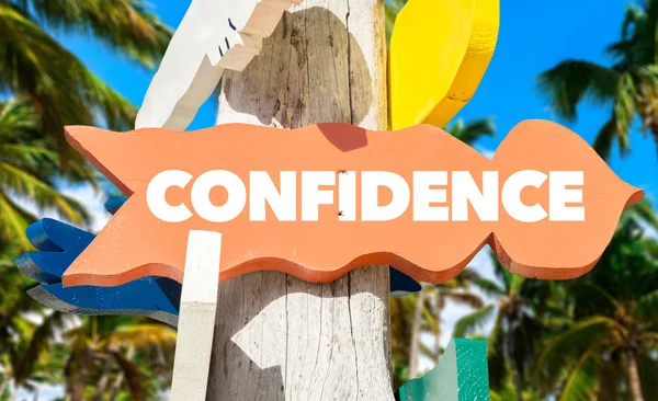 Confidence signpost with beach — Stock Photo, Image