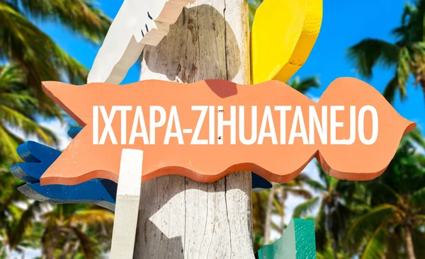 Posto de sinalização Ixtapa-Zihuatanejo com praia — Fotografia de Stock