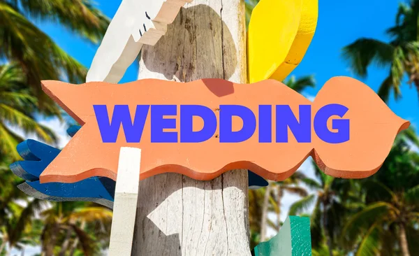 Wedding signpost with beach — Stock Photo, Image