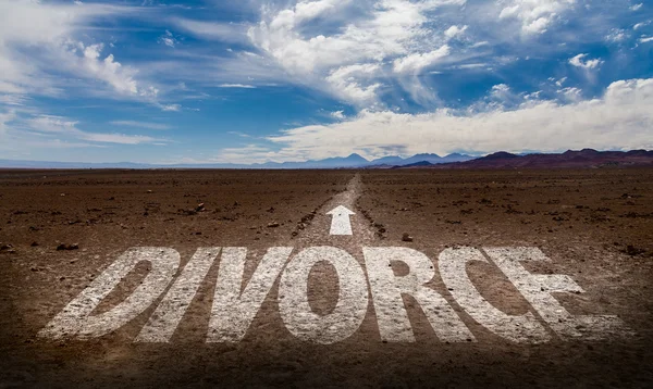 Skilsmässa skrivit på en väg — Stockfoto