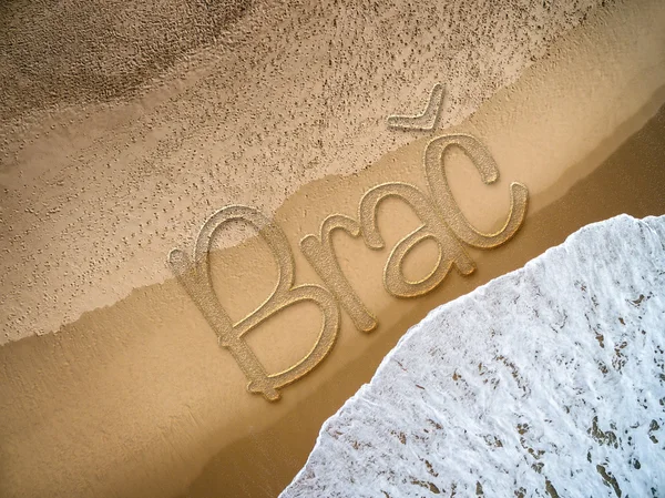 Brac auf dem Strand geschrieben — Stockfoto