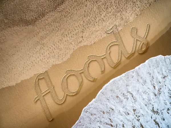 Inundaciones escritas en la playa — Foto de Stock