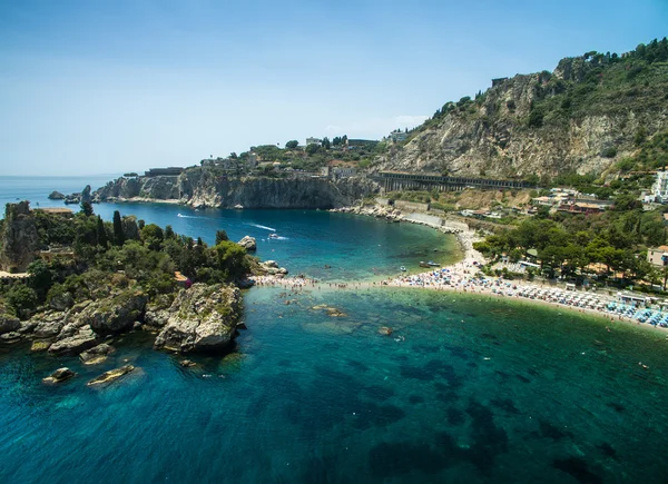 Pláž a ostrov Isola Bella v Taormina — Stock fotografie