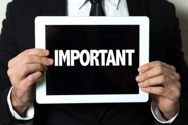 işadamı holding tablet ile metin