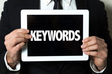 işadamı holding tablet ile metin