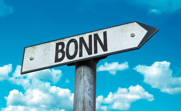 Bonn yön işareti altı — Stok fotoğraf