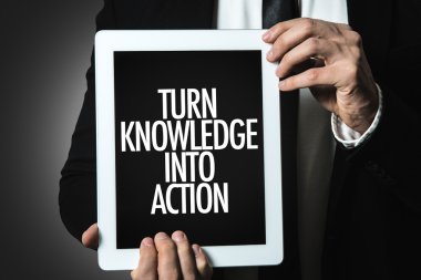 işadamı holding tablet ile metin