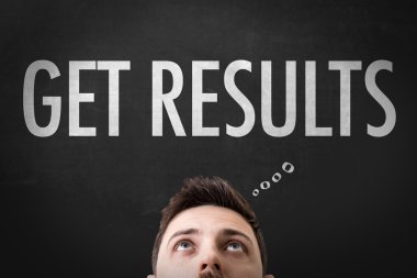 Metin üzerinde görünen adam 