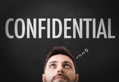 Metin üzerinde görünen adam 