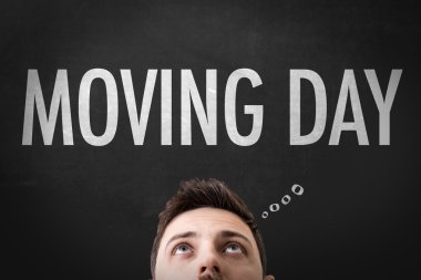 Metin üzerinde görünen adam 