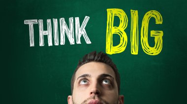 Metin üzerinde görünen adam 