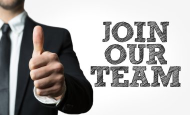 Siyah takım elbiseli adam.