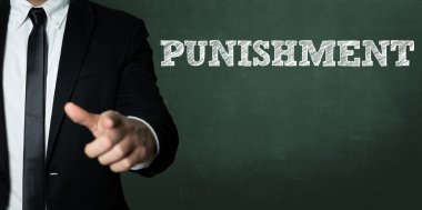 Siyah takım elbiseli adam.