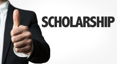 Siyah takım elbiseli adam.