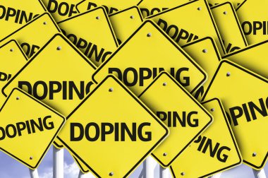 birden çok yol işaret üzerinde yazılı doping