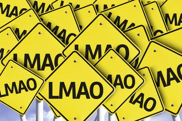 LMAO (Abreviatura para Laughing My Ass Off) escrito em sinal de estrada múltipla — Fotografia de Stock