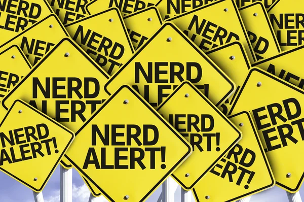 Alerta Nerd escrito em sinal de estrada múltipla — Fotografia de Stock