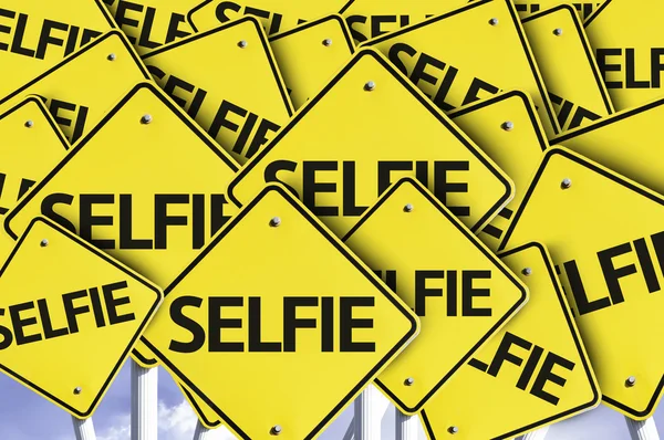 Selfie γράφει στις πολλαπλές πινακίδα — Φωτογραφία Αρχείου