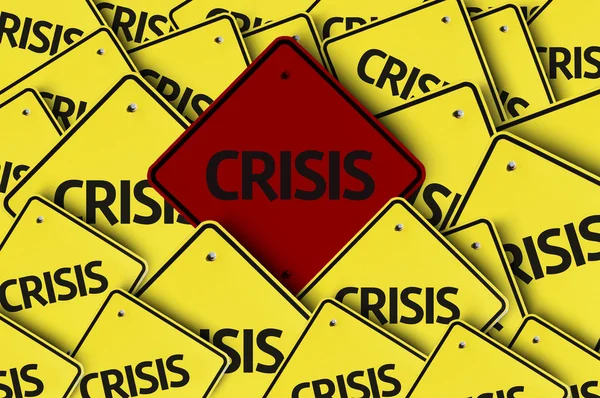 Crisis geschreven op meerdere verkeersbord — Stockfoto