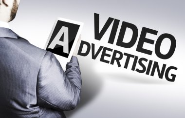 metin video reklam kavramı görüntü ile iş adamı