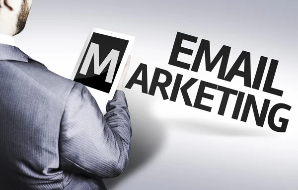 Hombre de negocios con el texto Email Marketing en una imagen conceptual —  Fotos de Stock