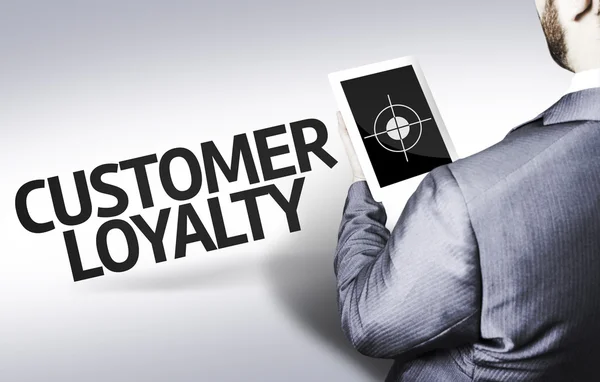 Homme d'affaires avec le texte Customer Loyalty dans une image conceptuelle — Photo